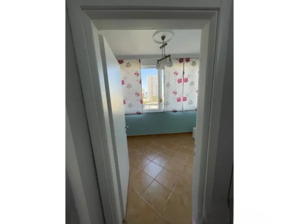 Tirane, jepet me qera 2+1 Kati 10, 86 m² 700 € (Air Albania)