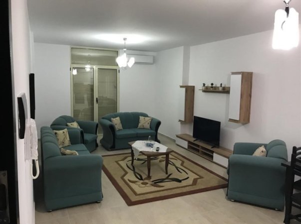 Durres, jepet me qera apartament 2+1+Ballkon , 107 m² 350 € (Vila Yogut, Durres)