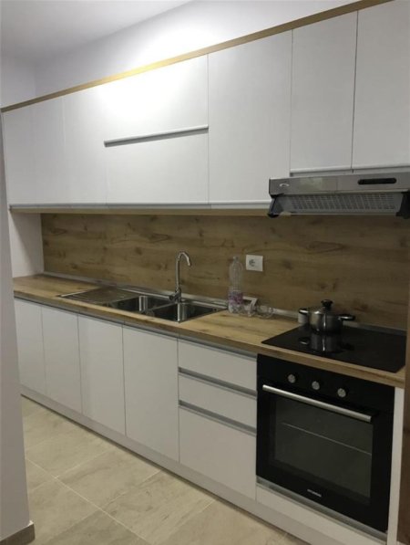 Durres, jepet me qera apartament 2+1+Ballkon , 107 m² 350 € (Vila Yogut, Durres)