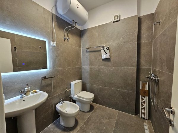 Tirane, jepet me qera apartament 2+1+BLK Kati 6, 100 m² 600 Euro (5 maji)