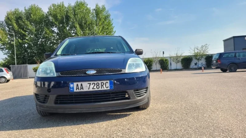 Tirane, shes makine Ford Fiesta Benzin, blu manuale Kondicioner 201.000 km 1.700 €