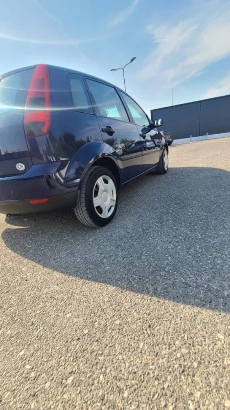 Tirane, shes makine Ford Fiesta Benzin, blu manuale Kondicioner 201.000 km 1.700 €