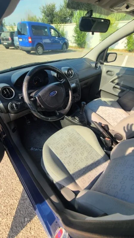 Tirane, shes makine Ford Fiesta Benzin, blu manuale Kondicioner 201.000 km 1.700 €