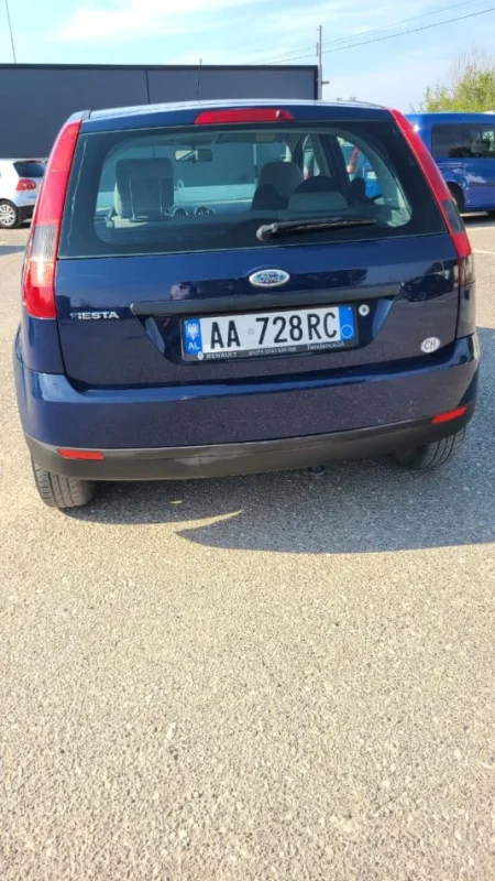 Tirane, shes makine Ford Fiesta Benzin, blu manuale Kondicioner 201.000 km 1.700 €
