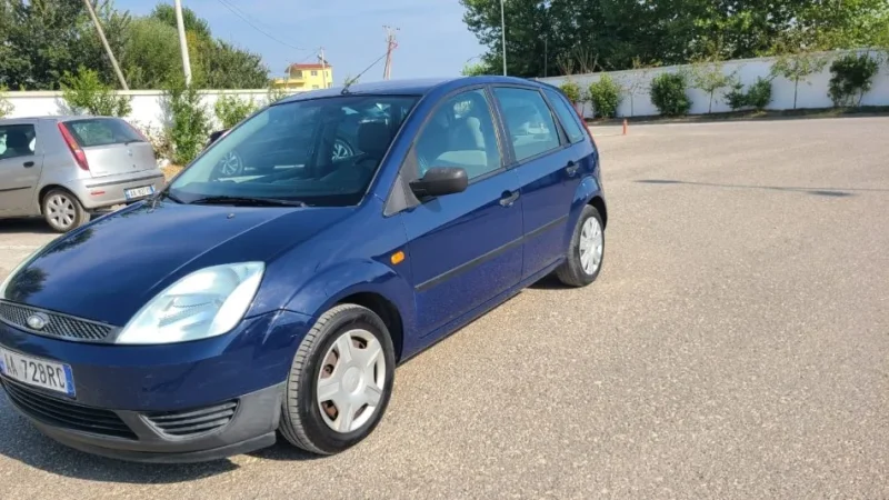 Tirane, shes makine Ford Fiesta Benzin, blu manuale Kondicioner 201.000 km 1.700 €