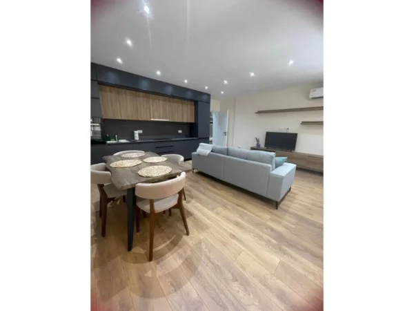Tirane, jepet me qera apartament 1+1 Kati 4, 64 m² 750 € 