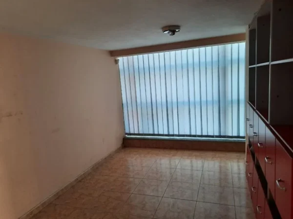 Tirane, jepet me qera dyqan Kati 2, 68 m² 1.100 € (Zogu i Zi)