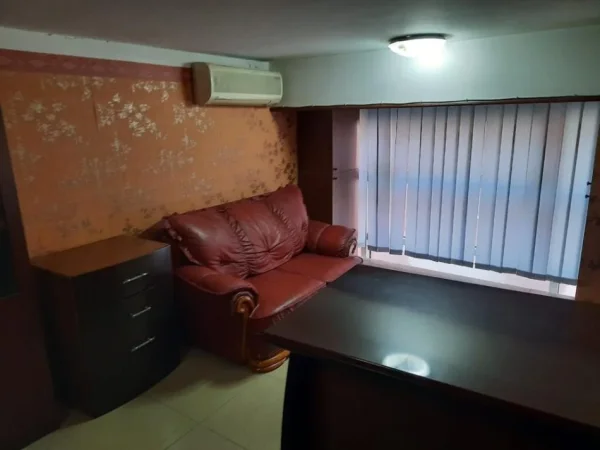 Tirane, jepet me qera dyqan Kati 2, 68 m² 1.100 € (Zogu i Zi)