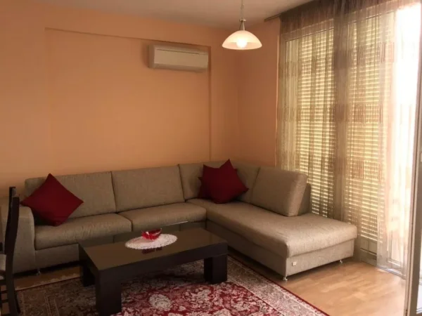 Tirane, jepet me qera apartament 1+1 Kati 1, 73 m² 600 € (KODRA E DIELLIT)