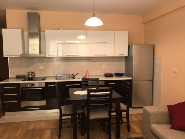 Tirane, jepet me qera apartament 1+1 Kati 1, 73 m² 600 € (KODRA E DIELLIT)