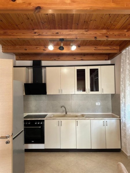 Tirane, jepet me qera apartament 2+1 Kati 6, 110 m² 480 € (FRESKU)