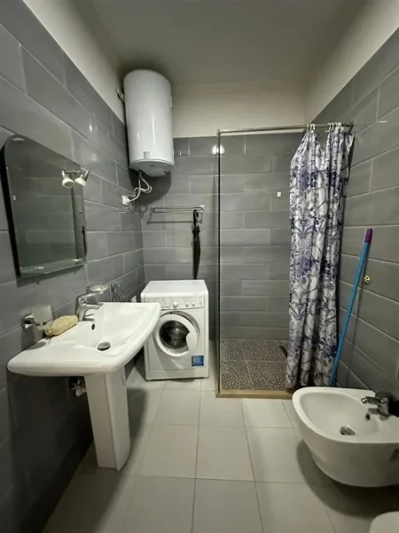 Tirane, jepet me qera apartament 2+1 Kati 4, 90 m² 800 € (komuna e parisit)