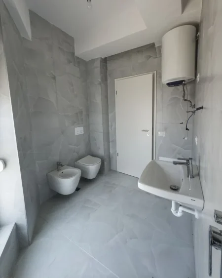 Tirane, shitet apartament 2+1+Ballkon Kati 7, 84 m² 109.450 € (Ali Demi)