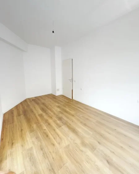 Tirane, shitet apartament 2+1+Ballkon Kati 7, 84 m² 109.450 € (Ali Demi)