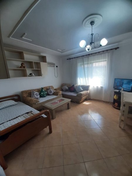 Tirane, jepet me qera apartament 2+1 Kati 1, 72 m² 500 € (BRRYLI)