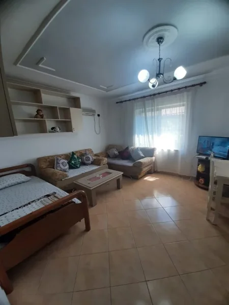 Tirane, jepet me qera apartament 2+1 Kati 1, 72 m² 500 € (BRRYLI)