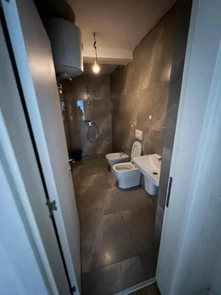 Tirane, jepet me qera zyre Kati 2, 95 m² 700 € (Don bosko)
