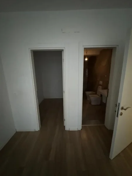 Tirane, jepet me qera zyre Kati 2, 95 m² 700 € (Don bosko)