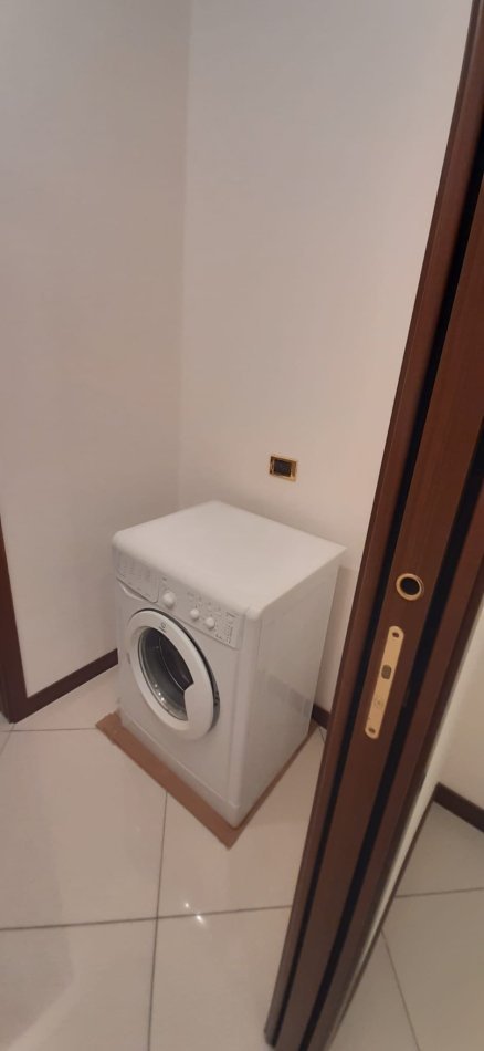 Tirane, jepet me qera apartament 1+1 Kati 2, 70 m² 450 € (Kinostudio)