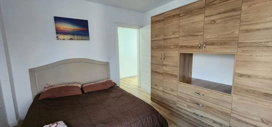 Tirane, jepet me qera apartament 2+1 Kati 8, 650 € (Kavajes)