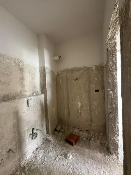 Tirane, shitet apartament 1+1+Ballkon Kati 8, 79 m² 86.690 € (Yzberisht)