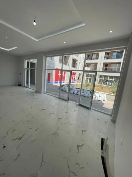 Tirane, jepet me qera dyqan Kati 0, 80 m² 700 € (Rruga e Dafinave)
