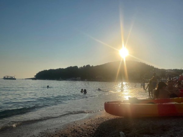 Himare, jepet me qera apartament 1+1+Ballkon Kati 2, 60 m² 40 €/nata  (Spitali i Himares)