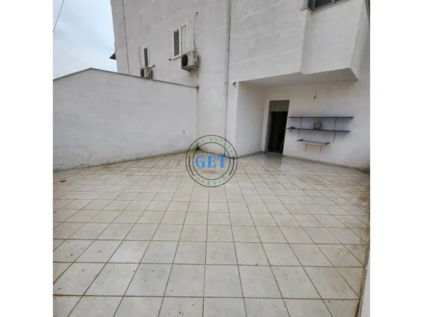 Durres, jepet me qera apartament 2+1+Ballkon Kati 7, 100 m² 300 € (Kopshti "Sotir Noka", Durres)