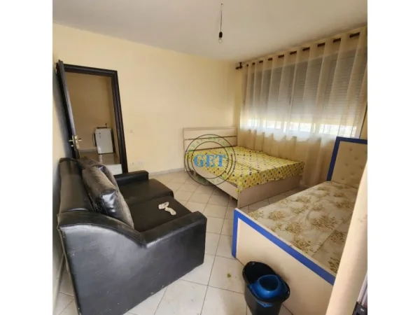Durres, jepet me qera apartament 2+1+Ballkon Kati 7, 100 m² 300 € (Kopshti "Sotir Noka", Durres)