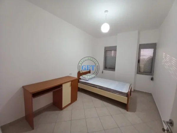 Durres, jepet me qera apartament 3+1+Ballkon Kati 8, 130 m² 450 € (UKD, Durres)