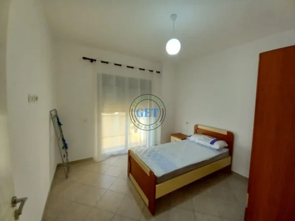 Durres, jepet me qera apartament 3+1+Ballkon Kati 8, 130 m² 450 € (UKD, Durres)