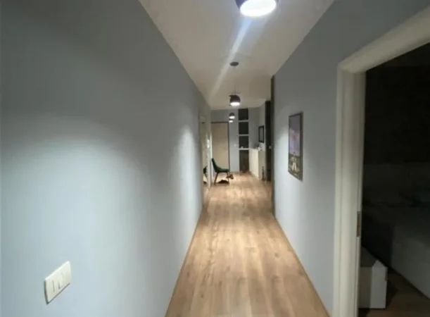 Tirane, jepet me qera apartament 2+1+Ballkon Kati 5, 115 m² 600 € (Astir)