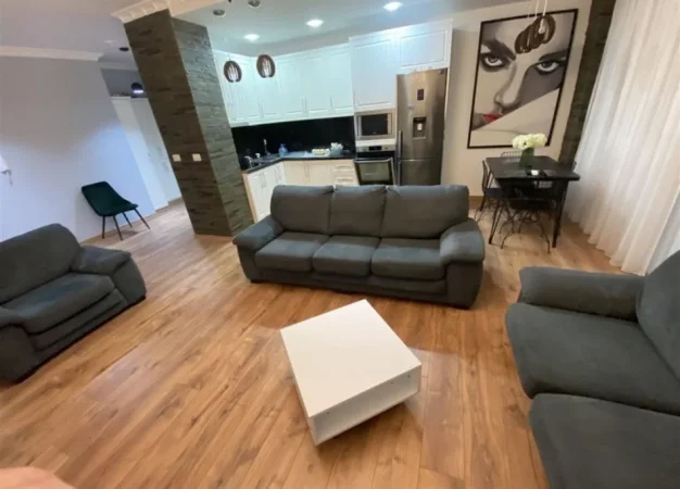 Tirane, jepet me qera apartament 2+1+Ballkon Kati 5, 115 m² 600 € (Astir)