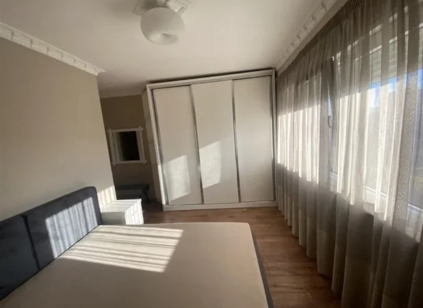 Tirane, jepet me qera apartament 2+1+Ballkon Kati 5, 115 m² 600 € (Astir)