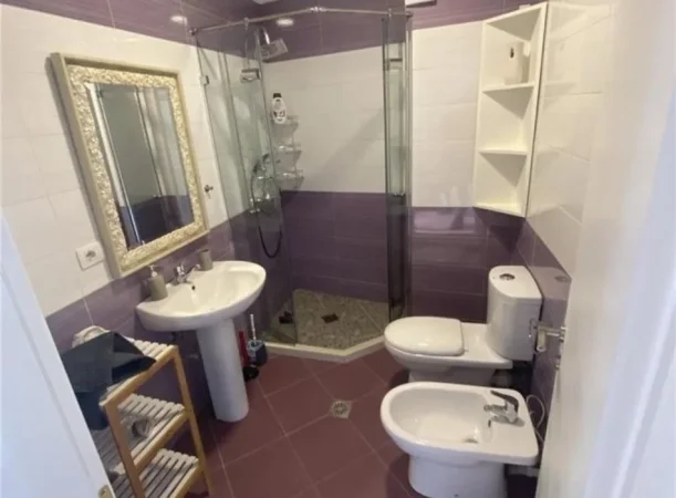 Tirane, jepet me qera apartament 2+1+Ballkon Kati 5, 115 m² 600 € (Astir)