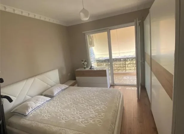 Tirane, jepet me qera apartament 2+1+Ballkon Kati 5, 115 m² 600 € (Astir)