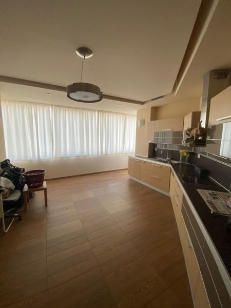 Tirane, jepet me qera apartament 3+1 Kati 5, 160 m² 1.700 € (Prane Xheko Imperal)