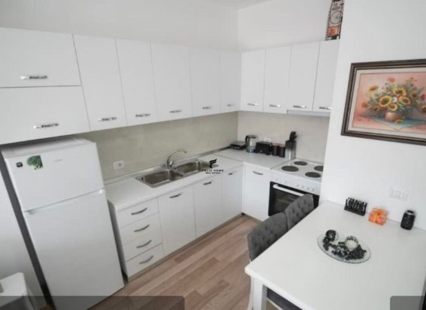 Tirane, jepet me qera apartament 1+1+Ballkon Kati 3, 70 m² 750 € (QENDER)