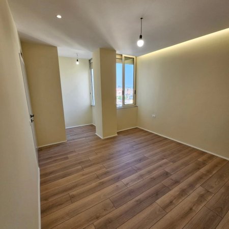 Tirane, shitet apartament 1+1 Kati 9, 58 m² 125.000 € (Rruga e Kavajes)