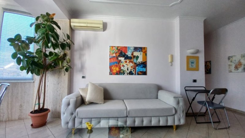 Tirane, jepet me qera apartament 1+1 Kati 4, 60 m² 600 €