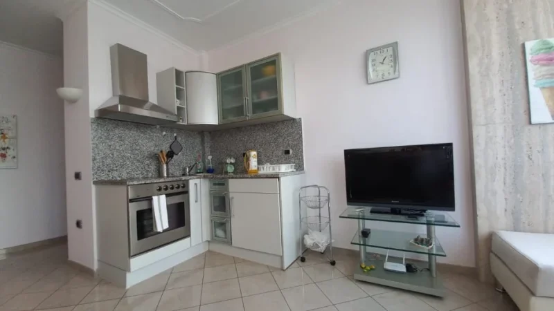 Tirane, jepet me qera apartament 1+1 Kati 4, 60 m² 600 €