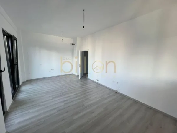 Tirane, jepet me qera apartament 2+1 Kati 8, 120 m² 800 € (21 Dhjetori)