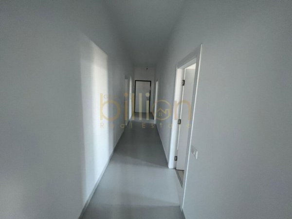 Tirane, jepet me qera apartament 2+1 Kati 8, 120 m² 800 € (21 Dhjetori)