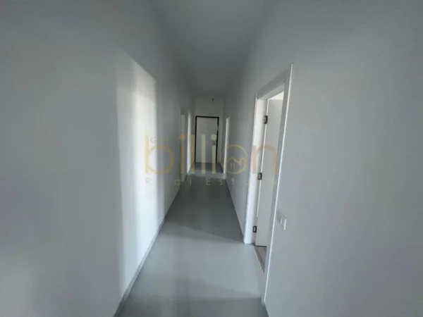 Tirane, jepet me qera apartament 2+1 Kati 8, 120 m² 800 € (21 Dhjetori)