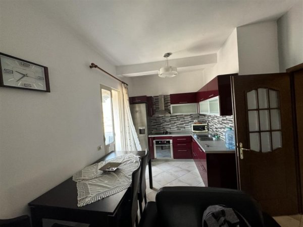 Shqiperi, jepet me qera apartament 2+1+Ballkon Kati 6, 100 m² 500 € (STACIONI I TRENIT)