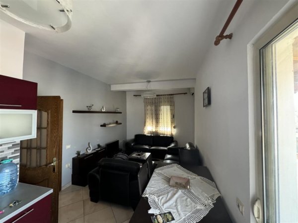 Shqiperi, jepet me qera apartament 2+1+Ballkon Kati 6, 100 m² 500 € (STACIONI I TRENIT)
