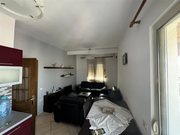 Shqiperi, jepet me qera apartament 2+1+Ballkon Kati 6, 100 m² 500 € (STACIONI I TRENIT)