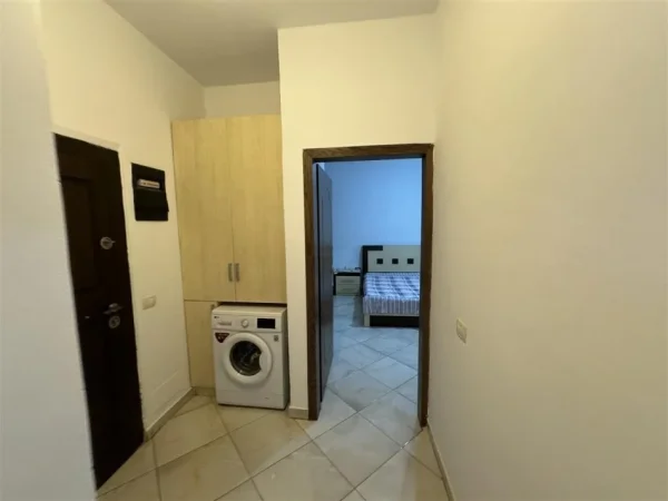 Shqiperi, jepet me qera apartament 2+1+Ballkon Kati 6, 100 m² 500 € (STACIONI I TRENIT)