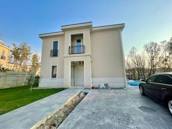 Tirane, jepet me qera Vile 3 Katshe Kati 3, 352 m² 4.000 € (COLLINA VERDE, TEG)