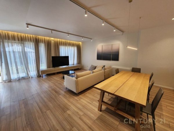 Tirane, jepet me qera Vile 2 Katshe Kati 2, 347 m² 2.800 € (ELYSIUM RESIDENCE,)